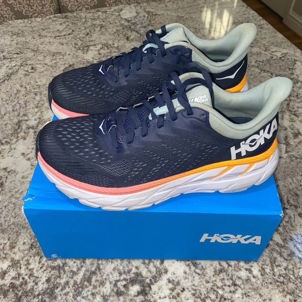 Women’s Hoka Clifton size 8
